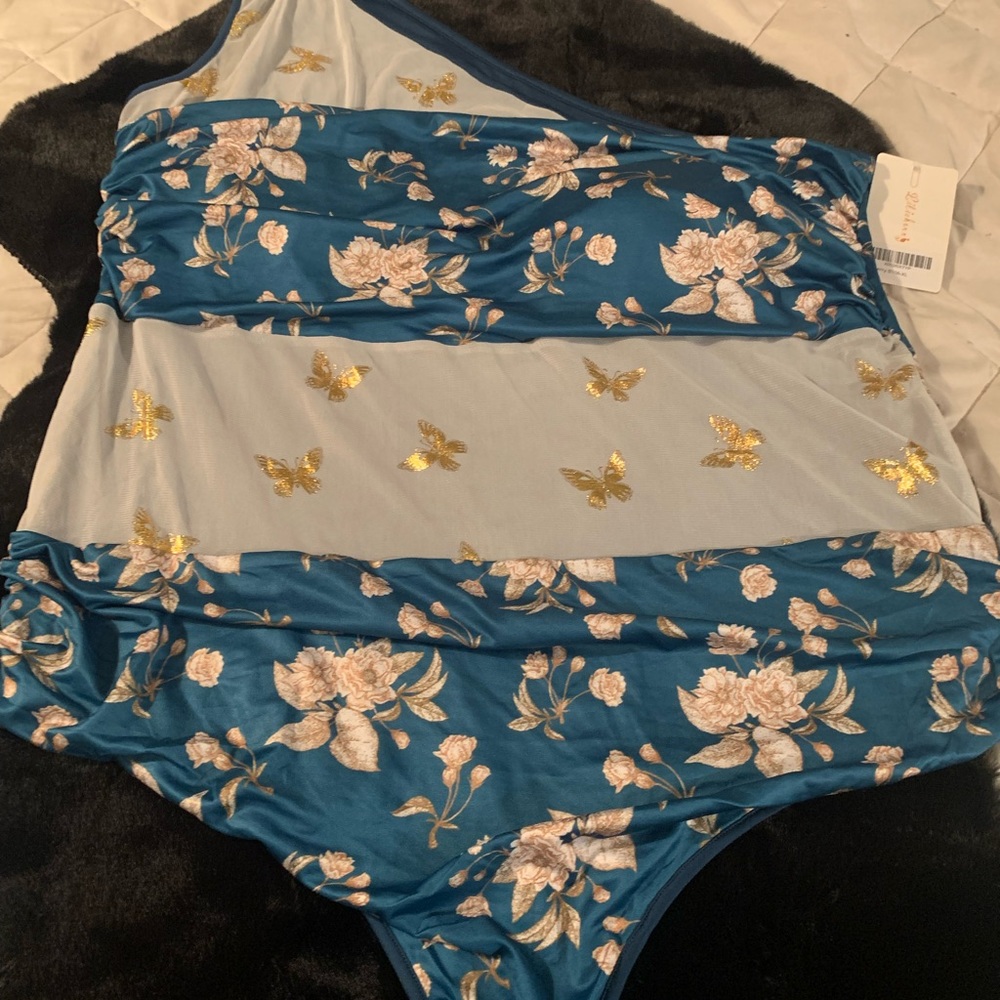LILICHERR ONE PIECE ONE SHOULDER BATHING SUIT.